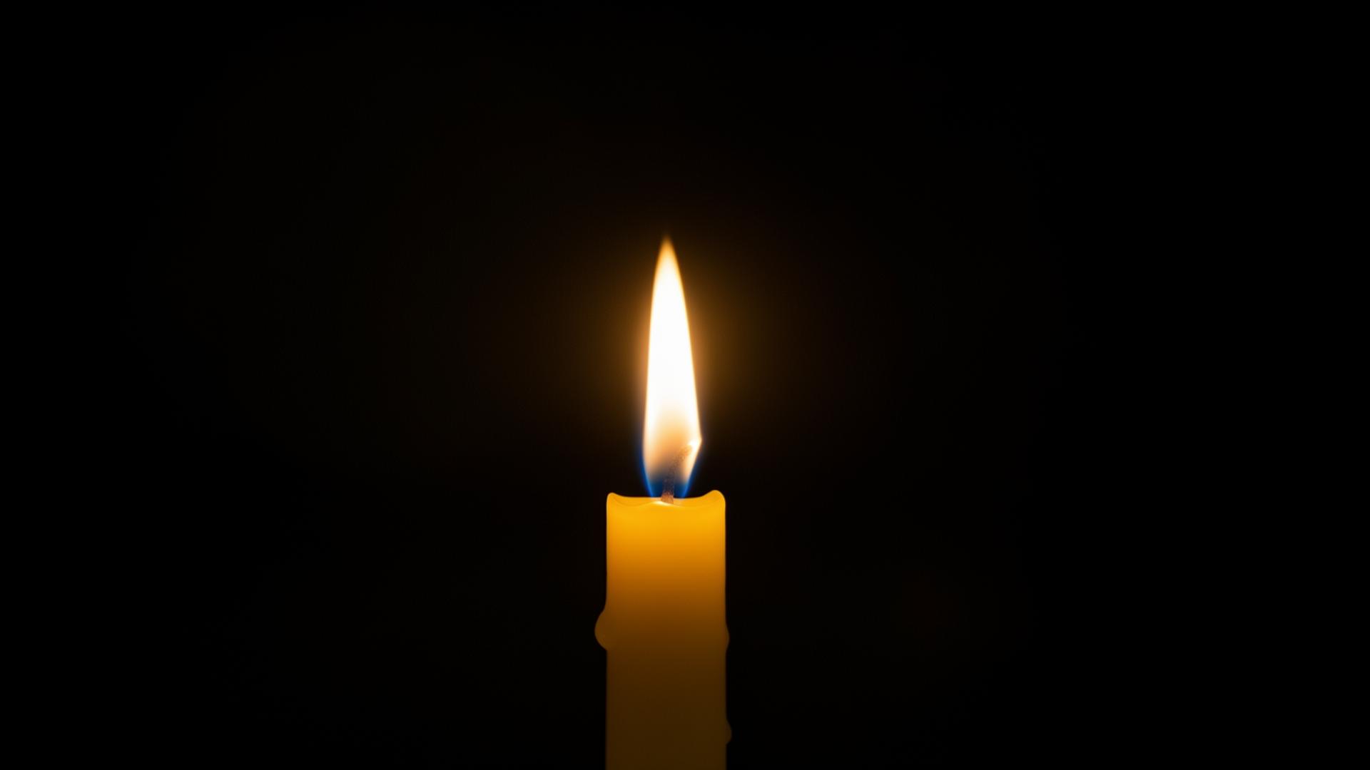 Brandend kaarslicht — symbool voor pauze en reflectie